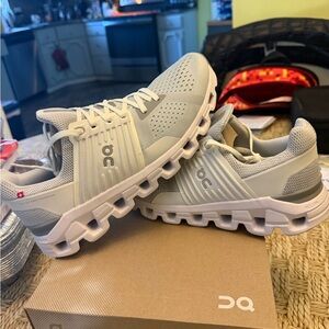 ON CLOUD CLOUDSWIFT SZ 9.5 woman new in box !!!